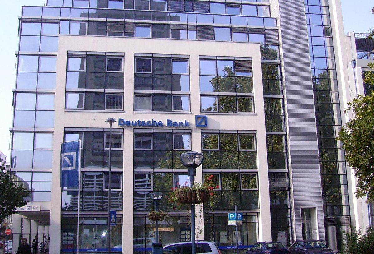 Police Investigating Greenwashing Claims Raid Deutsche Bank, DWS Group Offices In Frankfurt